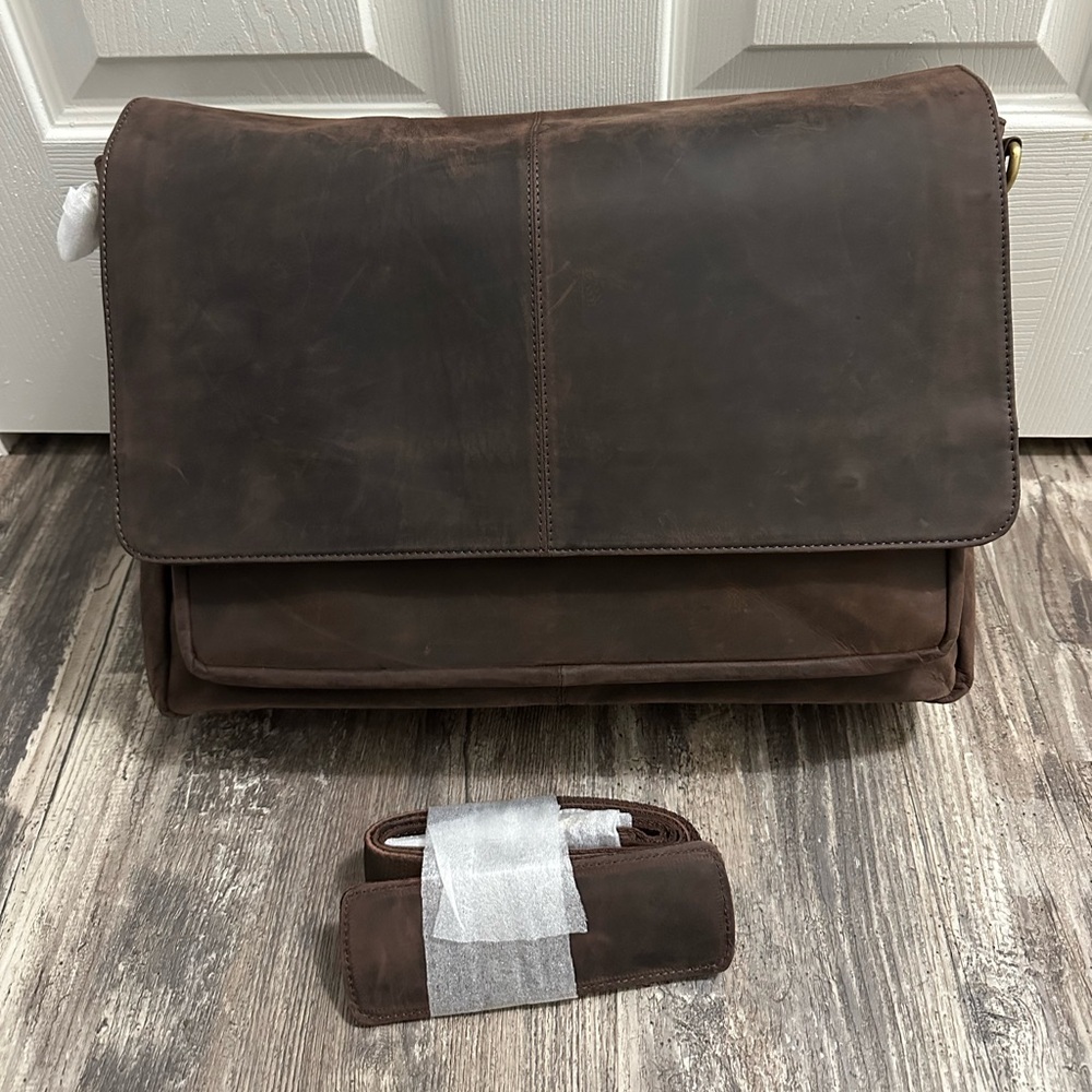 NWOT Classic Brown Genuine Leather Laptop Messenger Bag
